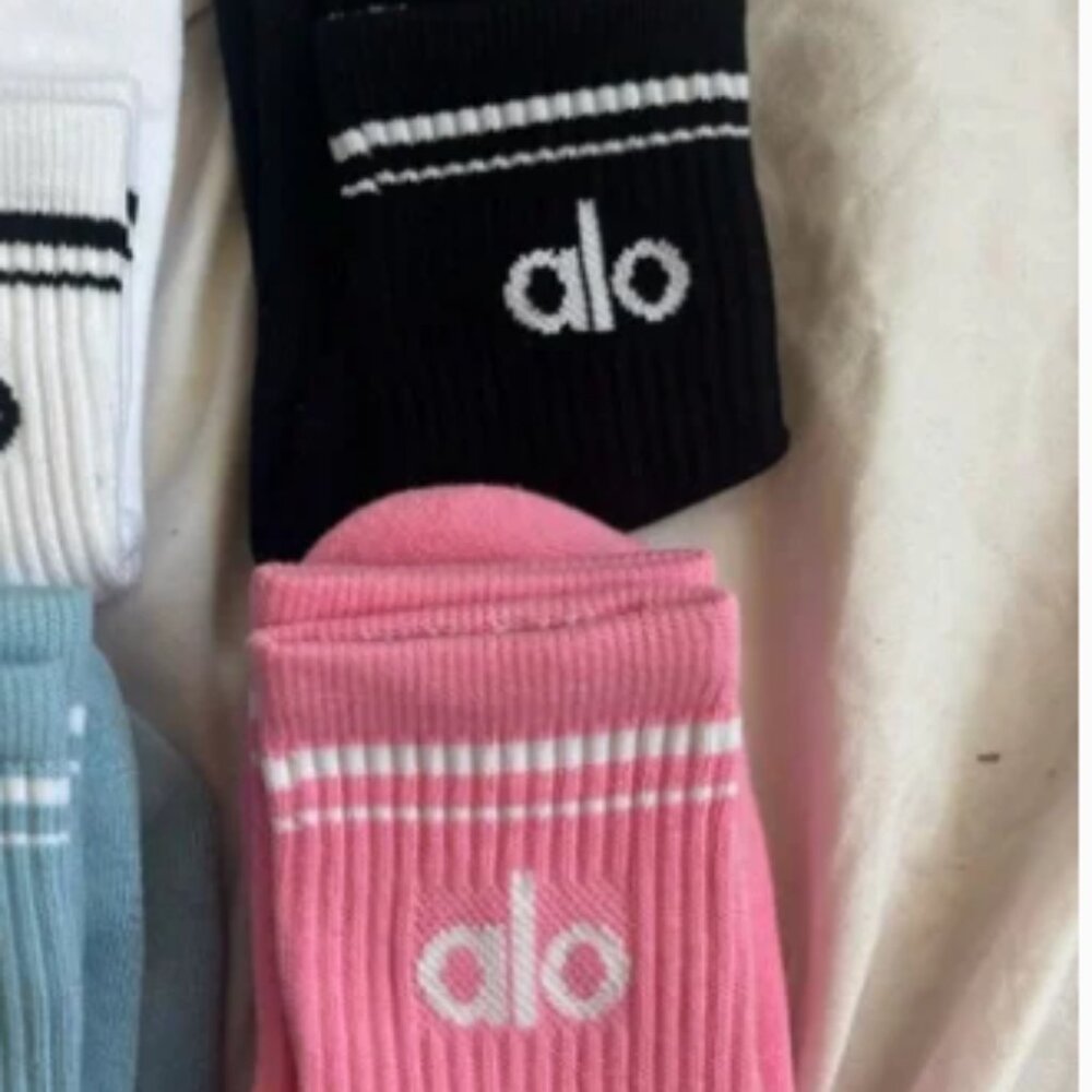2 pack Alo Yoga Unisex Half-Crew Throwback Sock Pink, Black